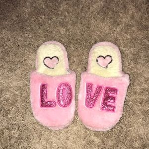 Girl’s slippers size L-2/3